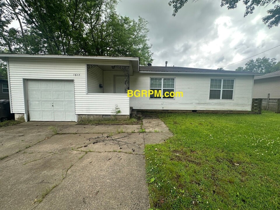 1613 Keaton St in Jacksonville, AR - Building Photo