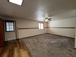 523 S 11th St in Adel, IA - Building Photo - Building Photo