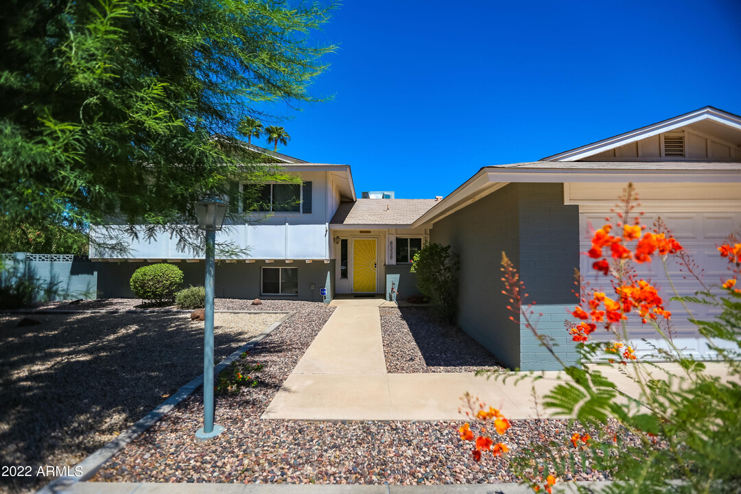 8338 E Stella Ln in Scottsdale, AZ - Foto de edificio