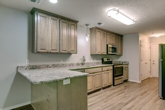 911 Pecorella St E, Unit #E in Texarkana, AR - Building Photo - Building Photo