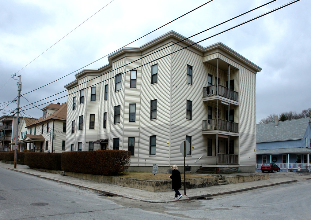 318 3rd Ave in Woonsocket, RI - Building Photo