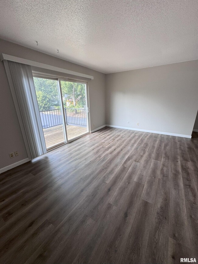 5031 N Lakeside Pl in Peoria Heights, IL - Building Photo - Building Photo