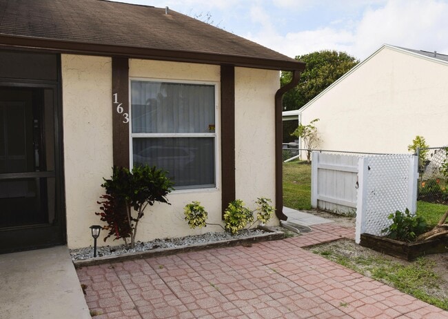 163 Pinewood Ct in Jupiter, FL - Building Photo - Building Photo