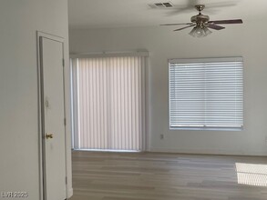 5992 Trickling Descent St in Henderson, NV - Building Photo - Building Photo