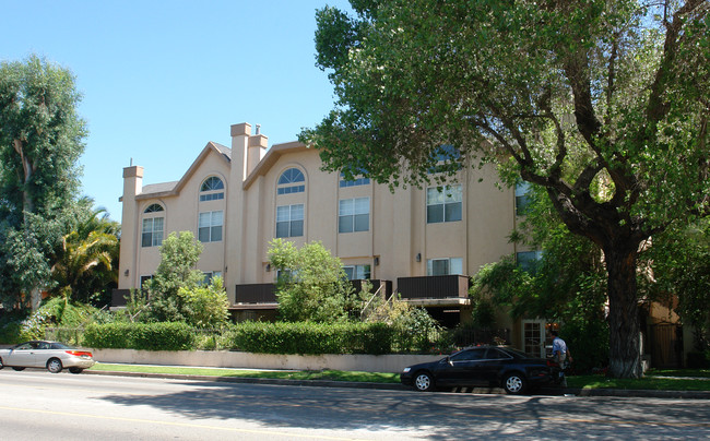 Studio Center Apartments in Studio City, CA - Foto de edificio - Building Photo