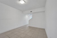 3102 NE 210th Ter in Aventura, FL - Foto de edificio - Building Photo