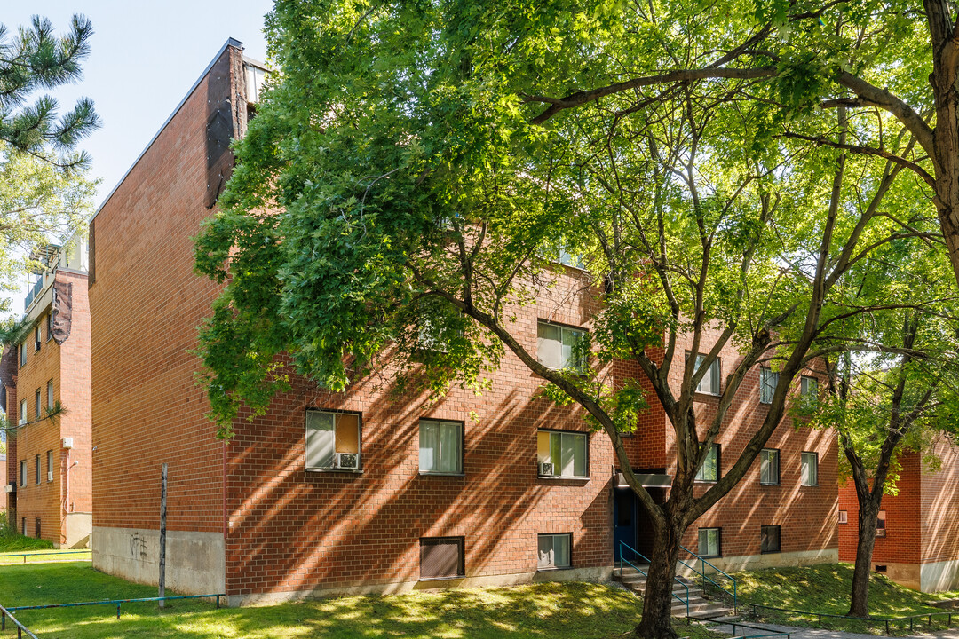 1895 Coursol Tsse in Montréal, QC - Building Photo