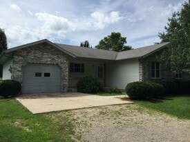 3 Bed 1 Bath REMODELED House For Rent in M in Marshfield, MO - Building Photo
