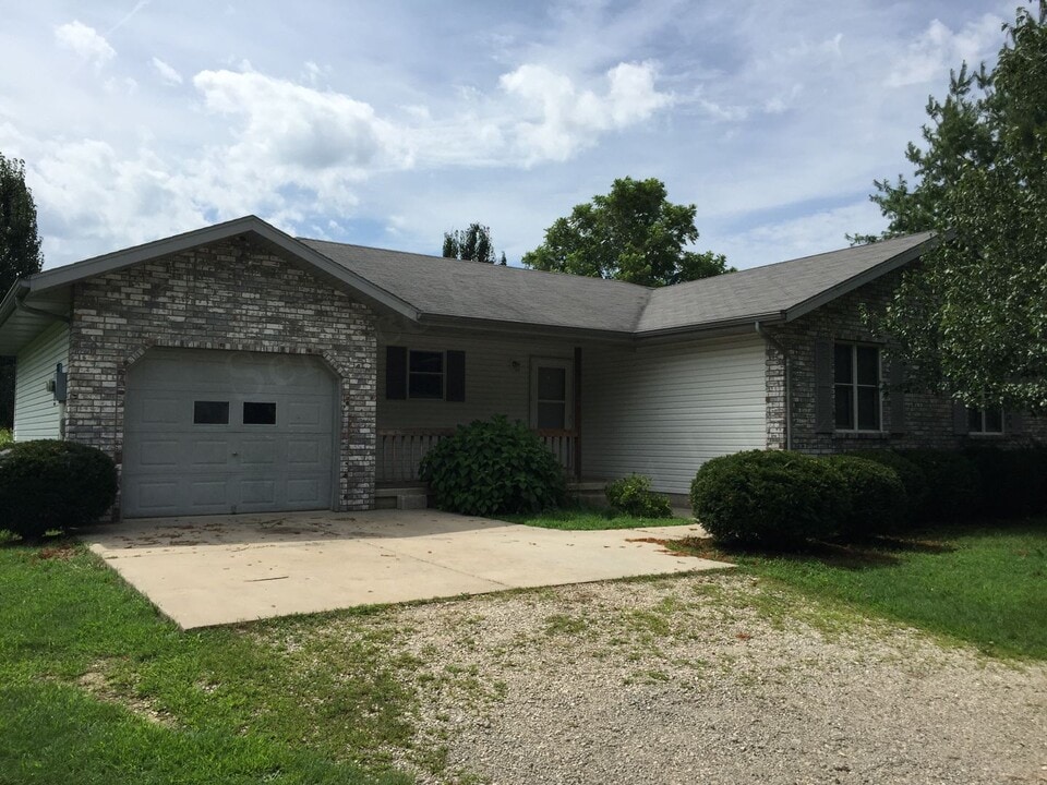 719 S Buffalo St in Marshfield, MO - Building Photo
