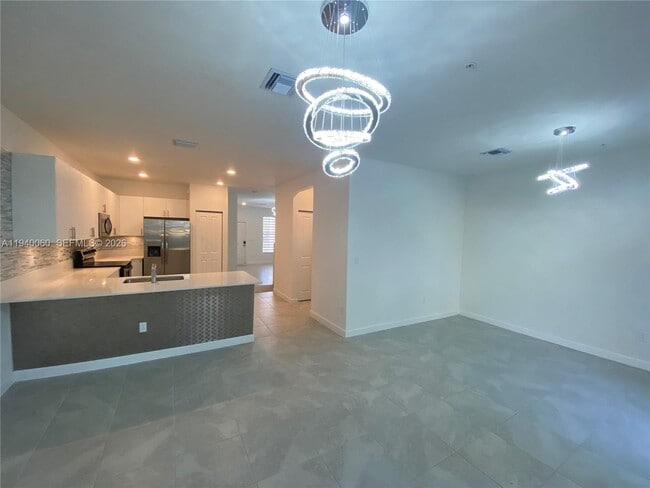 211 SW 159th Ter in Pembroke Pines, FL - Building Photo - Building Photo