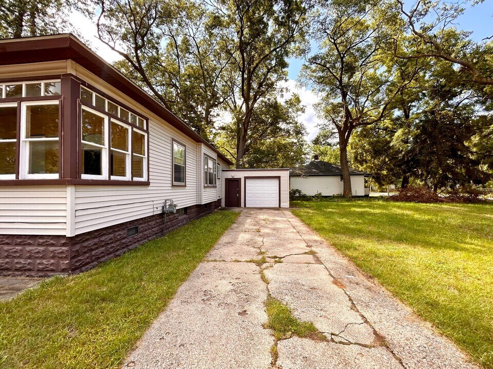 25 Amsterdam Ave in Muskegon Heights, MI - Building Photo