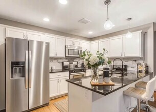 2424 Lyndale Ave S in Minneapolis, MN - Building Photo - Building Photo