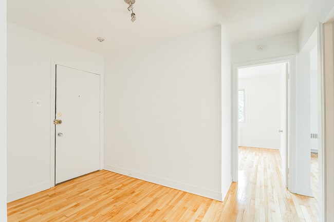 5900-5950 Rue Chambord in Montréal, QC - Building Photo - Building Photo