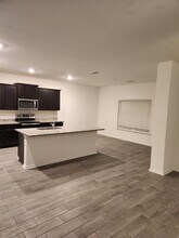 18413 Quiet Range Dr in Elgin, TX - Foto de edificio - Building Photo