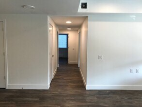 366 E 3rd St in North Vancouver, BC - Building Photo - Building Photo