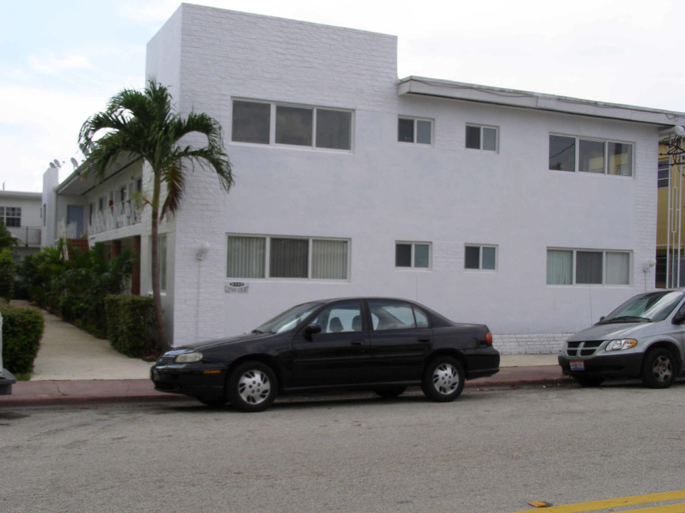 8329 Byron Ave in Miami Beach, FL - Building Photo