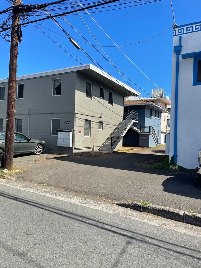 property at 927 Hausten St