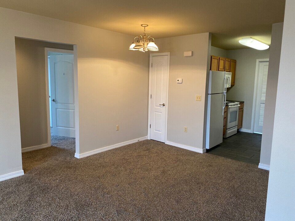 320 Toni Ln, Unit D in Branson, MO - Building Photo