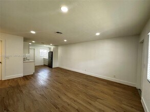 128 NW 2nd Ave in Hallandale Beach, FL - Building Photo - Building Photo