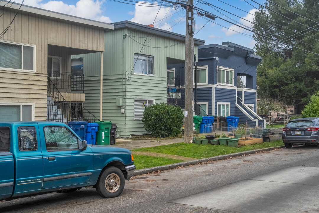 Fremont 4 unit in Seattle, WA - Building Photo