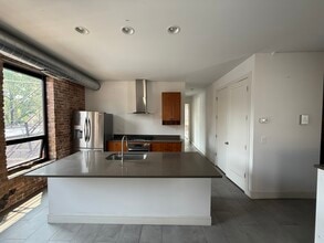1514 W 18th Pl, Unit 2 in Chicago, IL - Building Photo - Building Photo