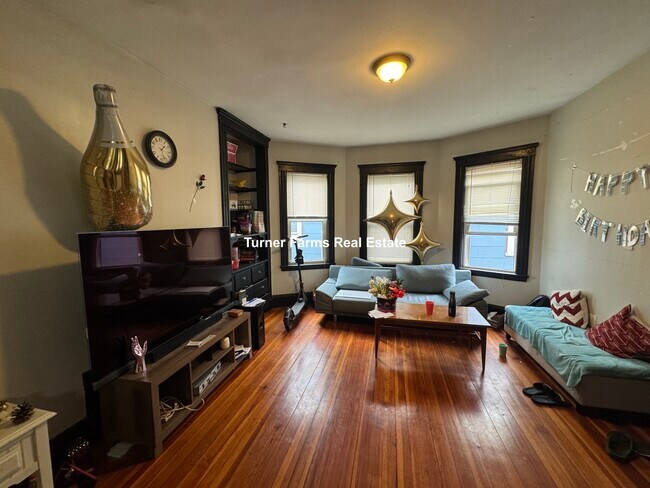 10 Taft St, Unit 3 in Boston, MA - Building Photo - Building Photo