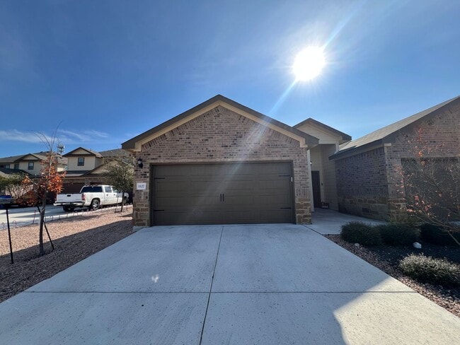 1127 Renee Way in Seguin, TX - Building Photo - Building Photo