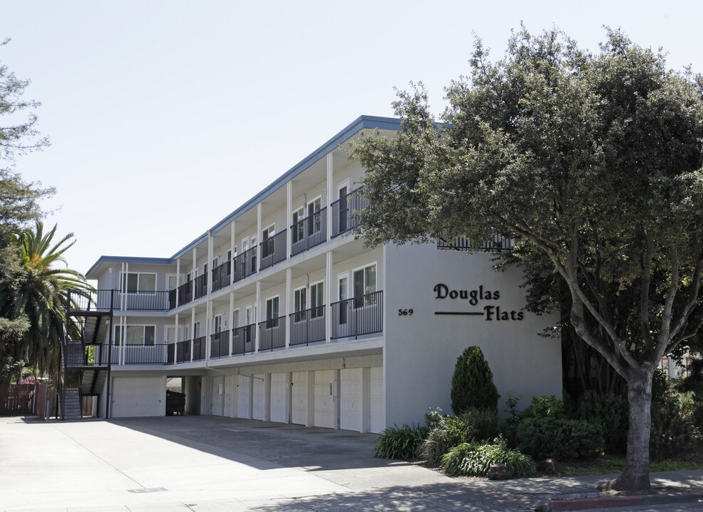 Douglas Flats in San Leandro, CA - Building Photo