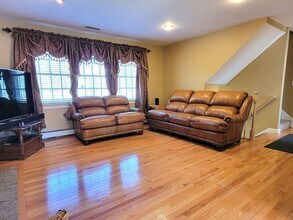 1 Barry Dr in Ashland, MA - Building Photo - Building Photo