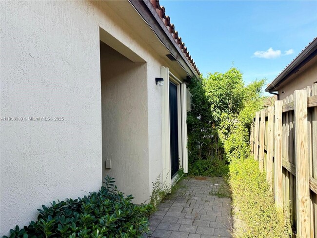 3472 SE 3rd St in Homestead, FL - Building Photo - Building Photo