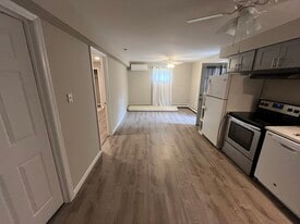 40 Old Northport Rd, Unit first floor in Kings Park, NY - Building Photo