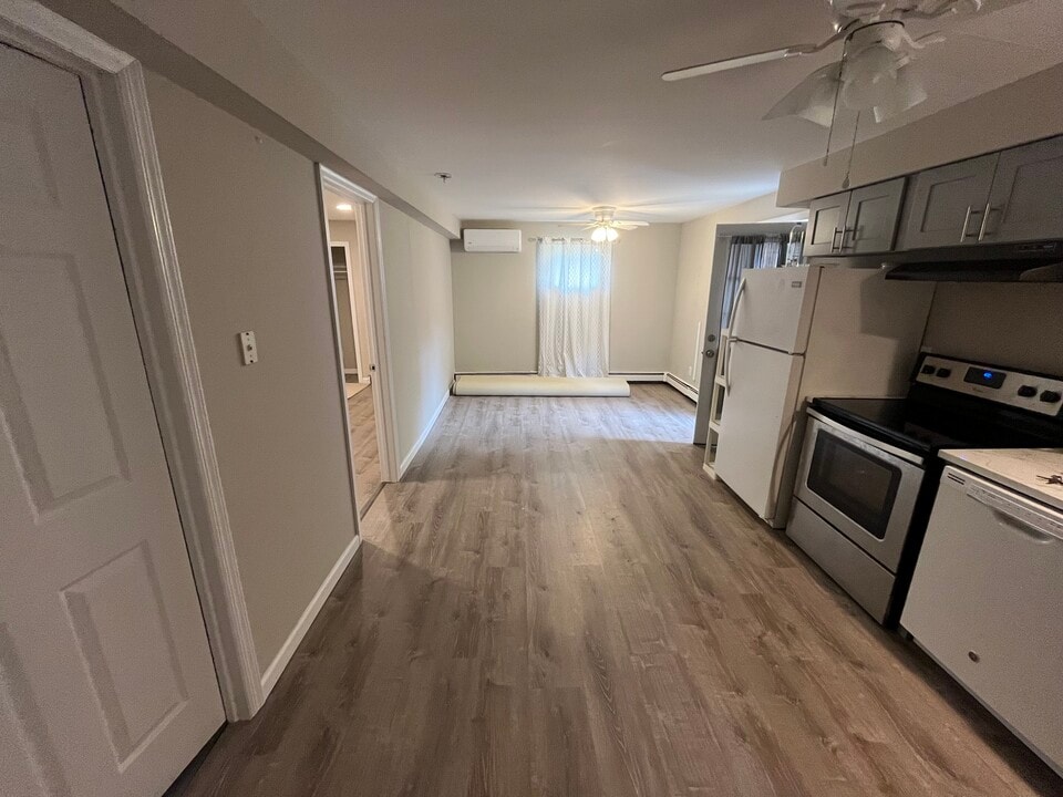 40 Old Northport Rd, Unit first floor in Kings Park, NY - Building Photo