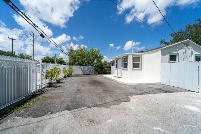 5725 NW 24th Ave in Miami, FL - Building Photo - Building Photo