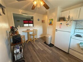 70 Carroll Ave in Newport, RI - Foto de edificio - Building Photo