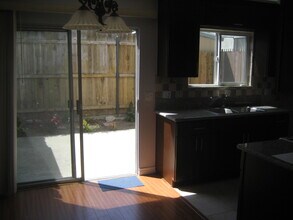 14204 Burbank Blvd in Sherman Oaks, CA - Building Photo - Building Photo