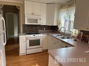 1515 Thomas Ave in North Brunswick, NJ - Building Photo - Building Photo