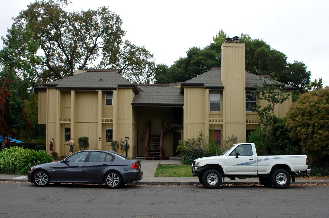 2248 Mesquite Dr in Santa Rosa, CA - Building Photo