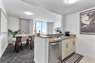 2889 McFarlane Rd in Miami, FL - Foto de edificio - Building Photo