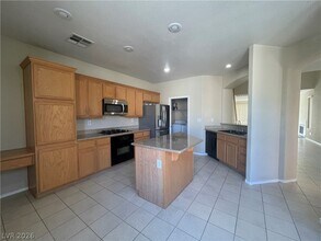 10273 Bayhead Beach Ave in Las Vegas, NV - Building Photo - Building Photo
