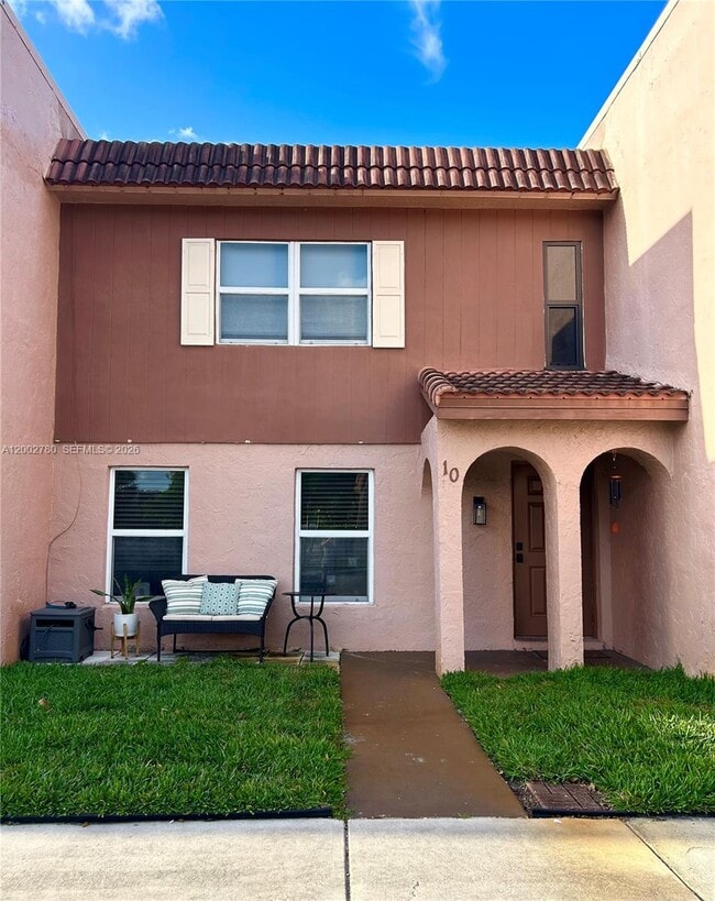 property at 10 Laredo Pl