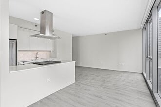 42 E Huron St in Chicago, IL - Building Photo - Building Photo