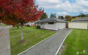 426 10th St in Blaine, WA - Foto de edificio - Building Photo