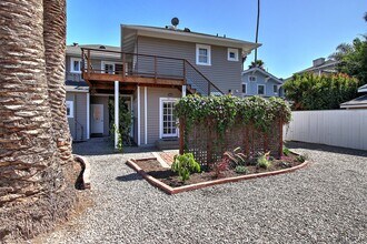 22-26 W Mason St in Santa Barbara, CA - Building Photo - Building Photo