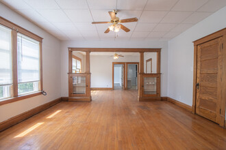 43 W North St-Unit -3 in Galesburg, IL - Building Photo - Building Photo