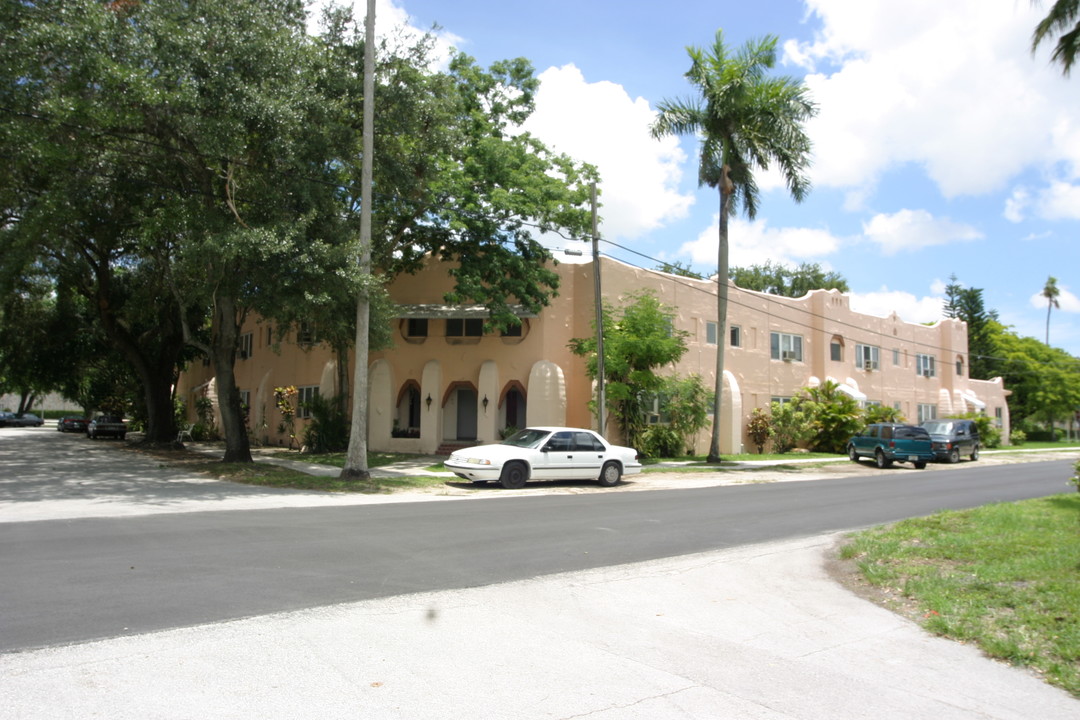 Osceola Apartment Hotel in Miami Springs, FL - Foto de edificio