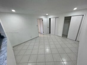 5401 Hollywood Blvd in Hollywood, FL - Building Photo - Building Photo