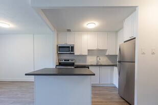 6 Auburndale Ct in Toronto, ON - Building Photo