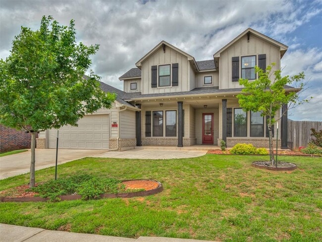 property at 915 Kings Canyon Rd