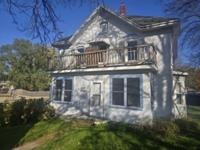 property at 406 N Bridge St