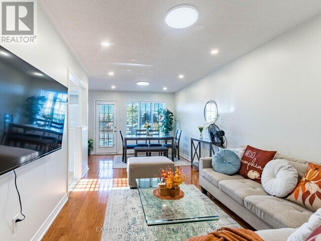 5321 Red Brush Dr in Mississauga, ON - Building Photo - Building Photo